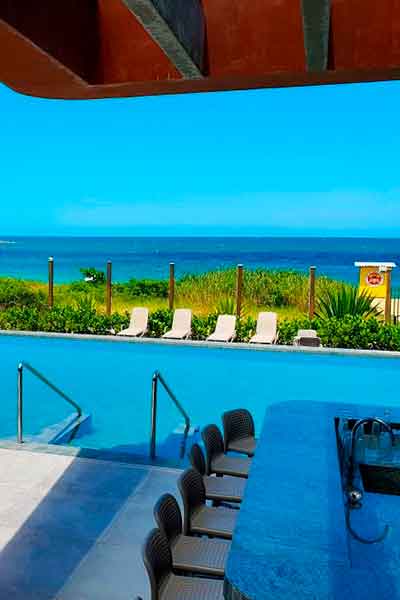 PISCINA-COM-VISTA-AO-MAR
